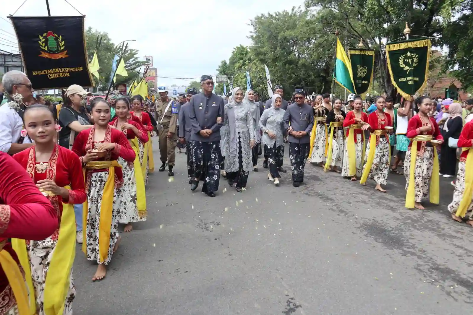 Puncak Hari Jadi Cirebon Ke-597, Prosesi Agung Pengenalan Adat dan Budaya 