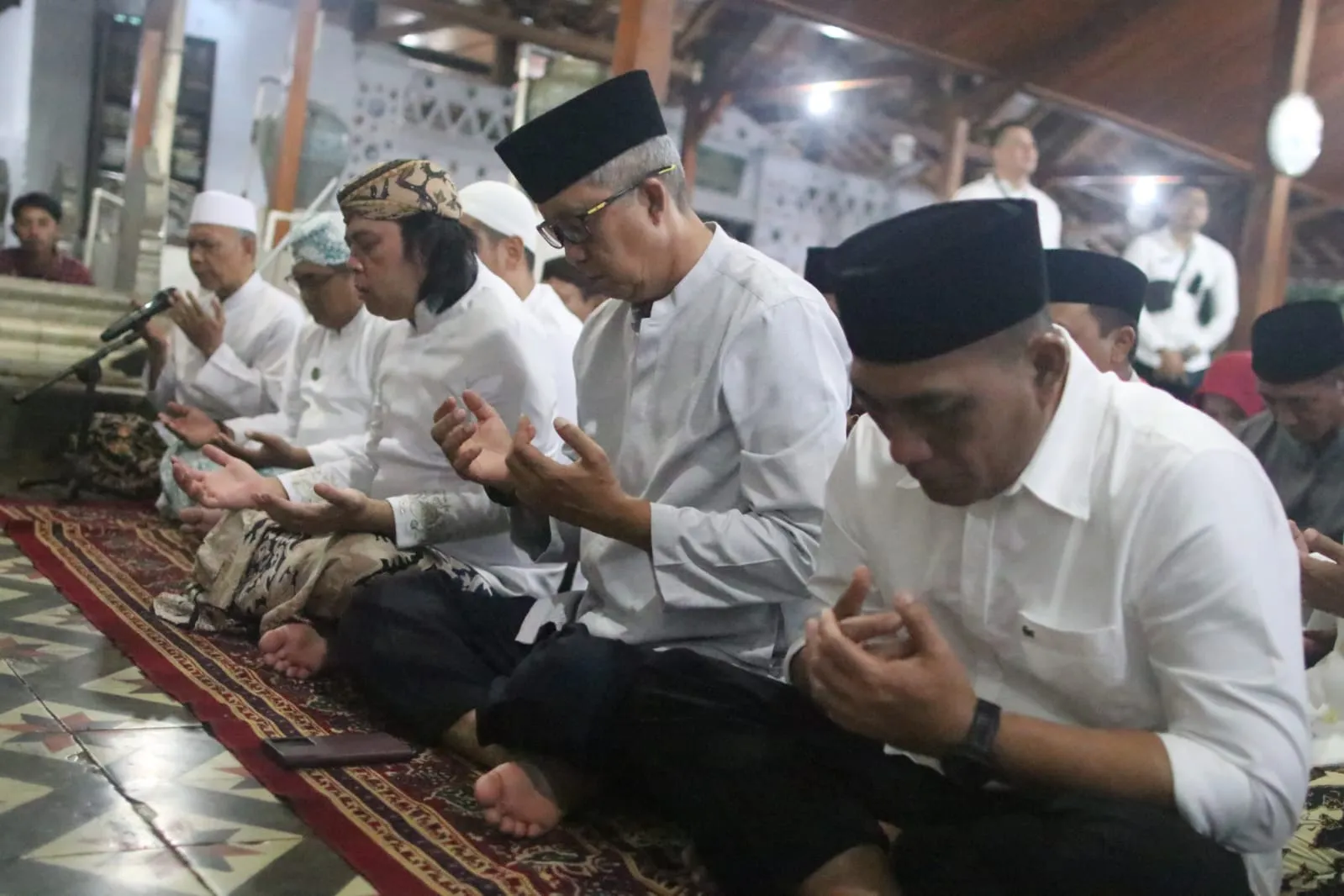 Rangkaian Hari Jadi Cirebon ke 597, Pj Wali Kota Salat Ashar Berjamaah dan Ziarah Makam Sunan Gunung Jati