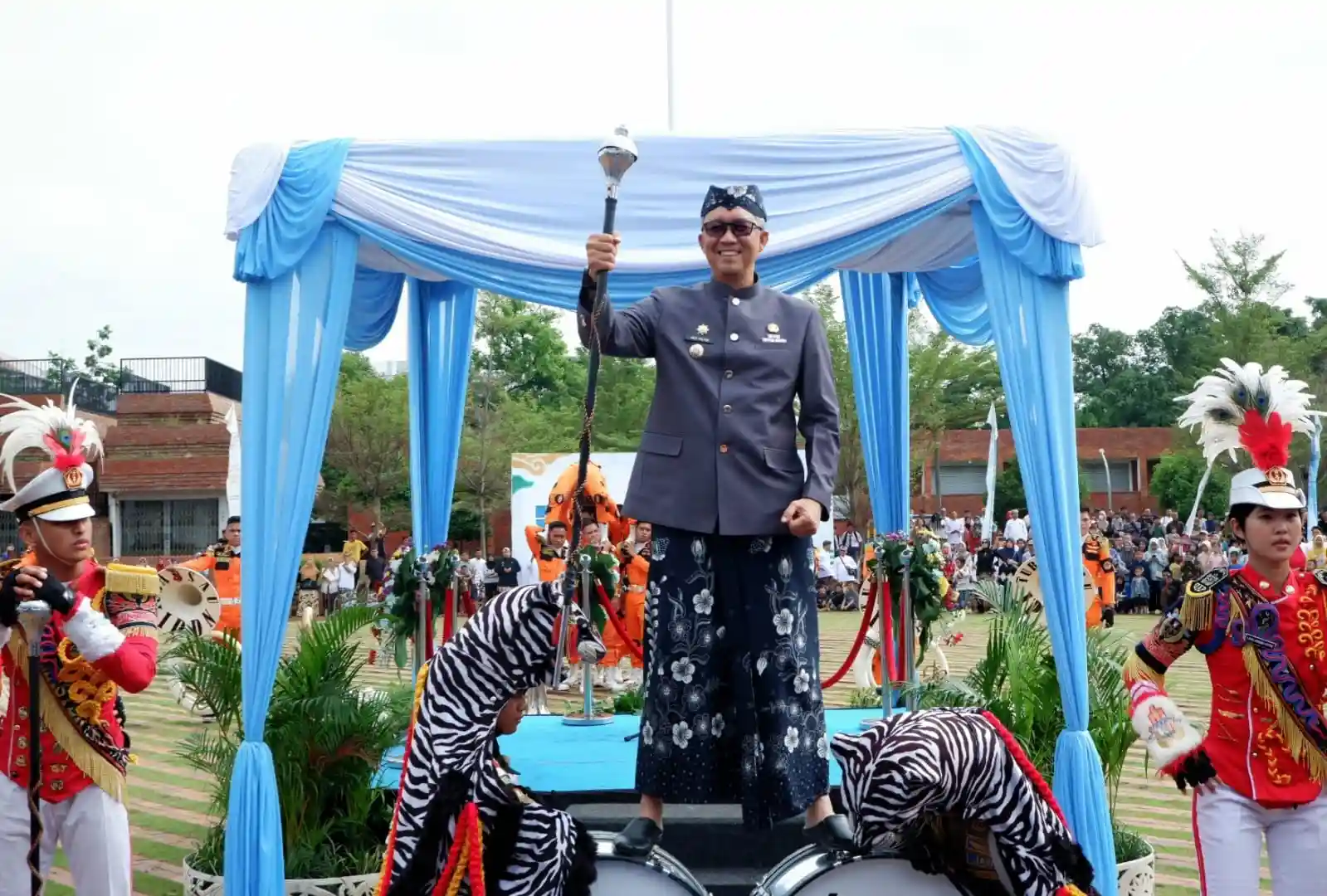 Pimpin Upacara Hari Jadi Cirebon ke 597, Pj Wali Kota : Semangat Gotong Royong adalah Jati Diri