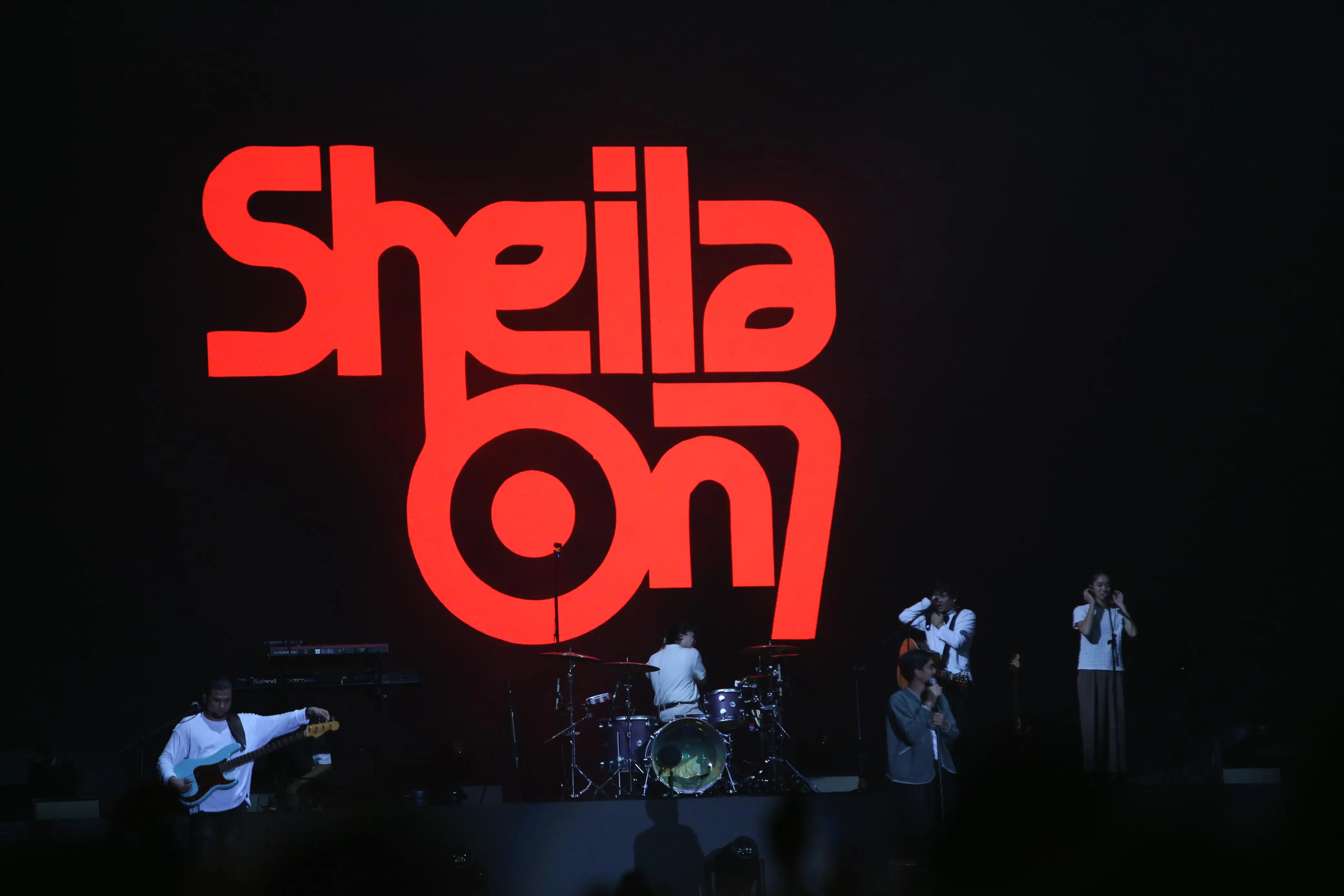 Konser Sheila On 7 di Medan Meriah dan Mengesankan, bank bjb Luncurkan Kartu ATM Edisi Sheila on 7 Tunggu Aku Di