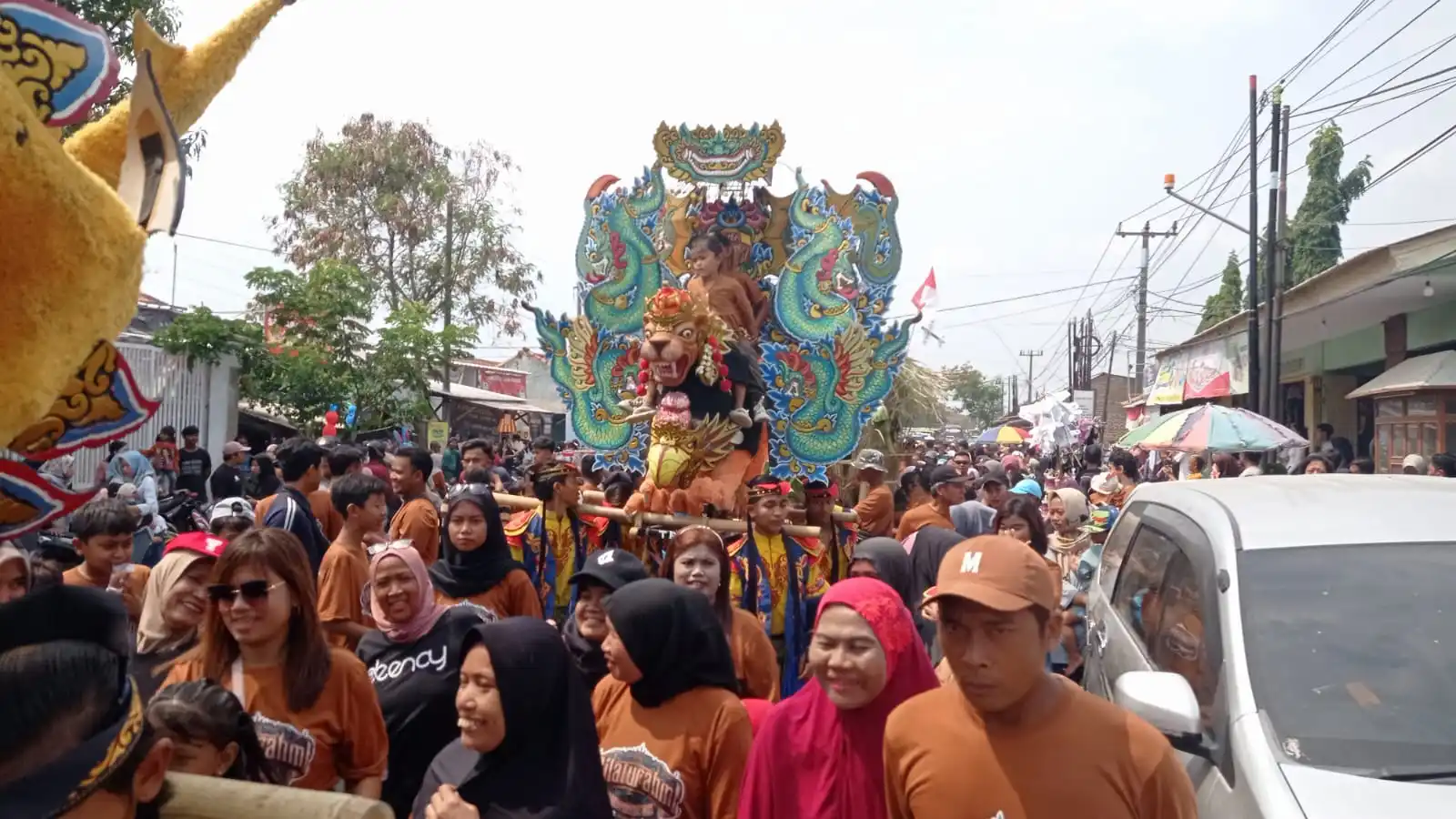 Sinergi Desa dan PLTU dalam Menjaga Tradisi, Ribuan Warga Alami Keceriaan Acara Bebarik