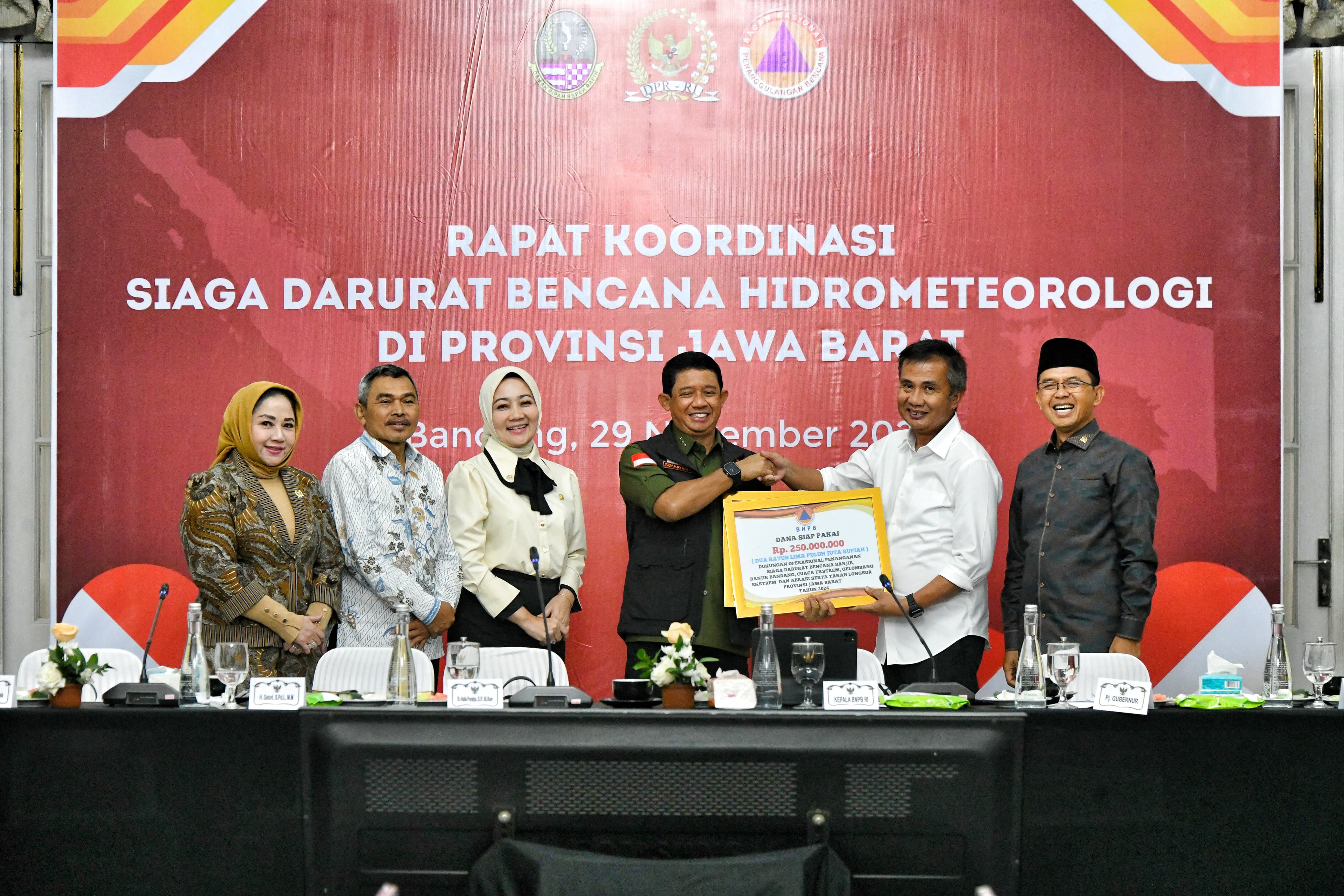 Rakor bersama Kepala BNPB dan Anggota Komisi Delapan DRPR RI, Jabar Perkuat Kesiapsiagaan Hadapi Potensi Bencana Selama Libur Natal dan Tahun Baru