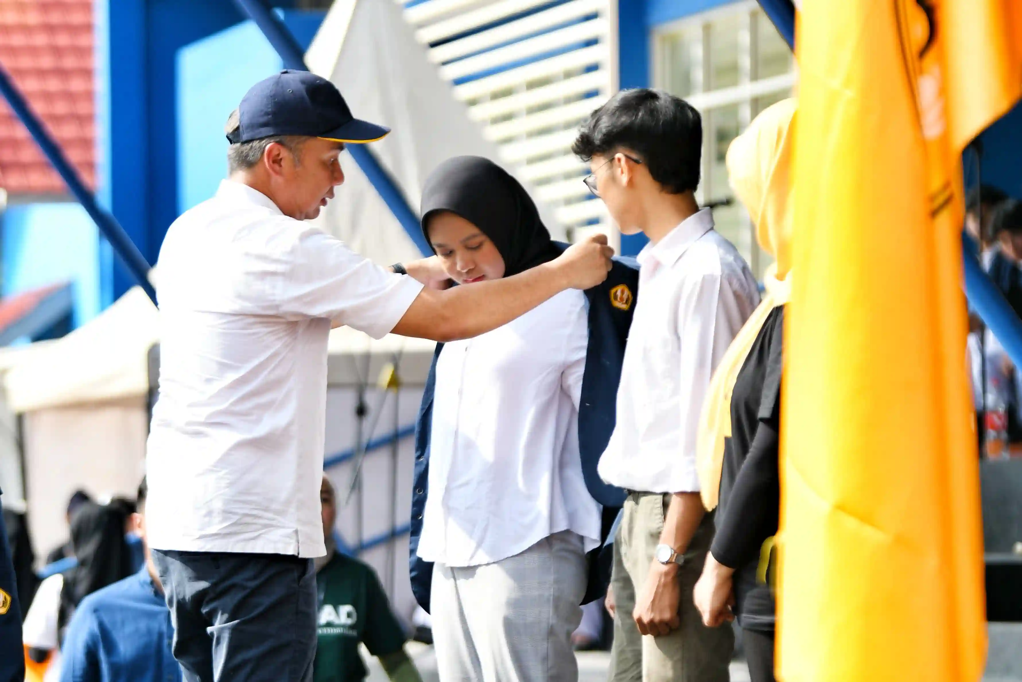 Mengabdi kepada Masyarakat, Bey Machmudin Berangkatkan 3.825 Mahasiswa KKN Unpad