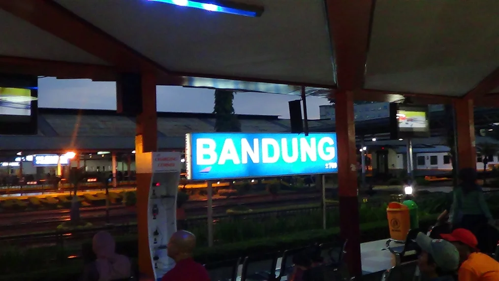 Jadwal dan Harga Tiket KRL Bandung Raya Cicalengka ke Padalarang Rabu 26 Februari 2025 Malam
