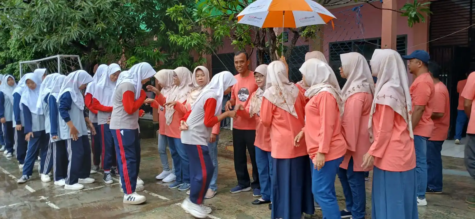 Penuh Haru, Pisah Sambut Kepala Sekolah SMP Negeri 4 Sindang Indramayu