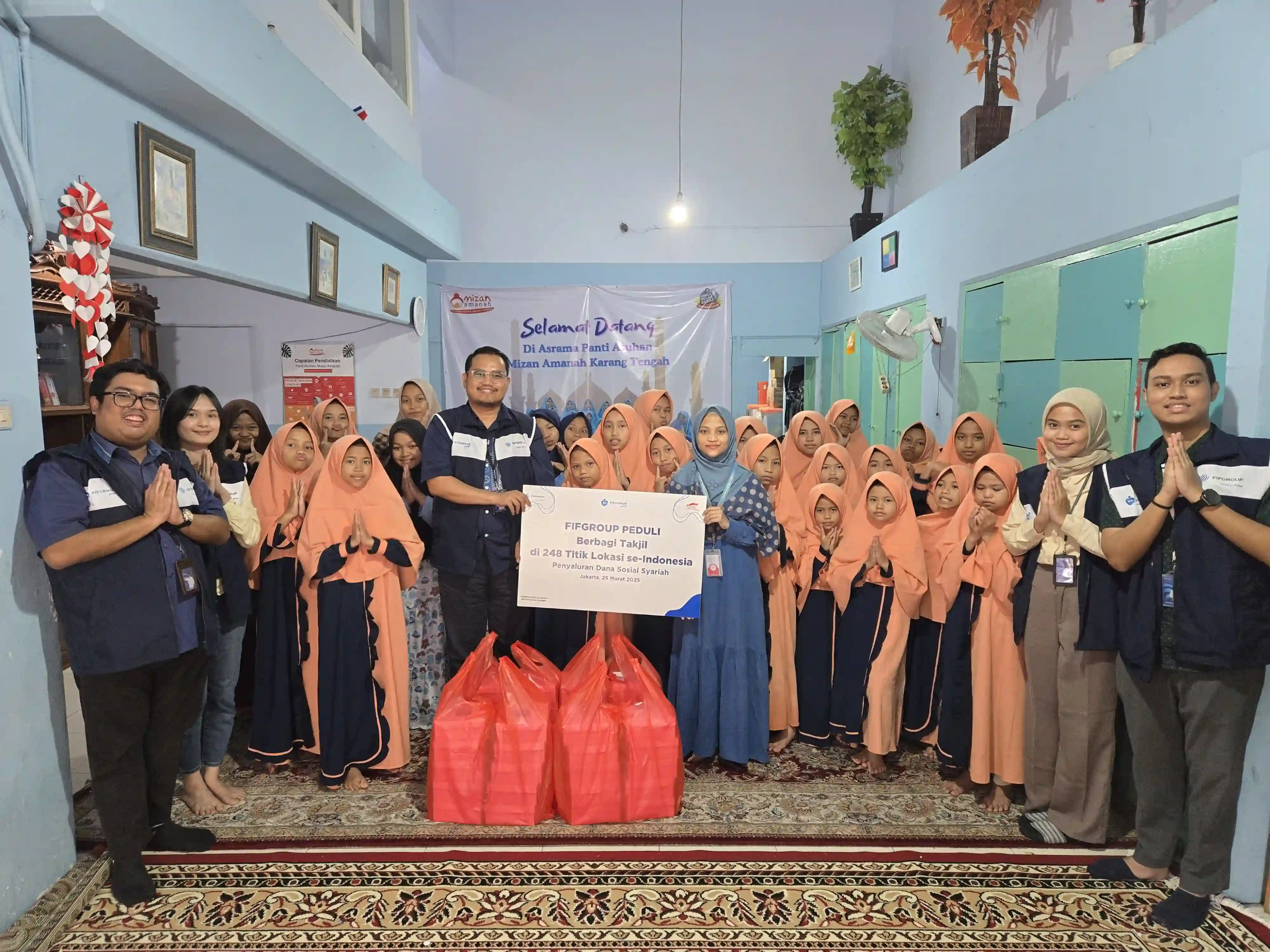 FIFGROUP Peduli: Berbagi Takjil, Tebarkan Kebaikan dalam di Bulan Suci Ramadan