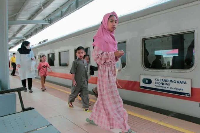 Jadwal  KRL Bandung Raya Padalarang ke Cicalengka dan Harga Tiket Selasa 18 Maret 2025 Pagi