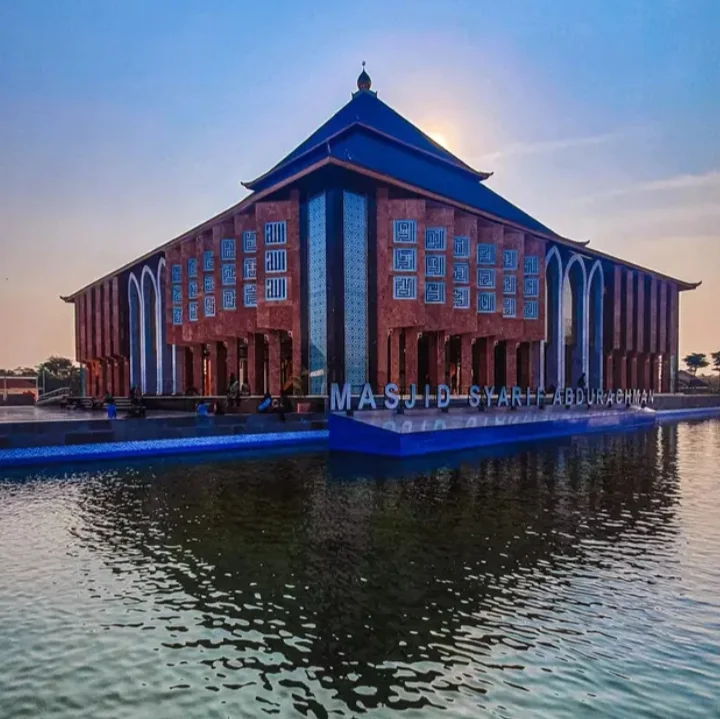 Ayo! Asyiknya Ngabuburit di Masjid Syarif Abdurachman Cirebon, Perpaduan Religi dan Wisata Kuliner