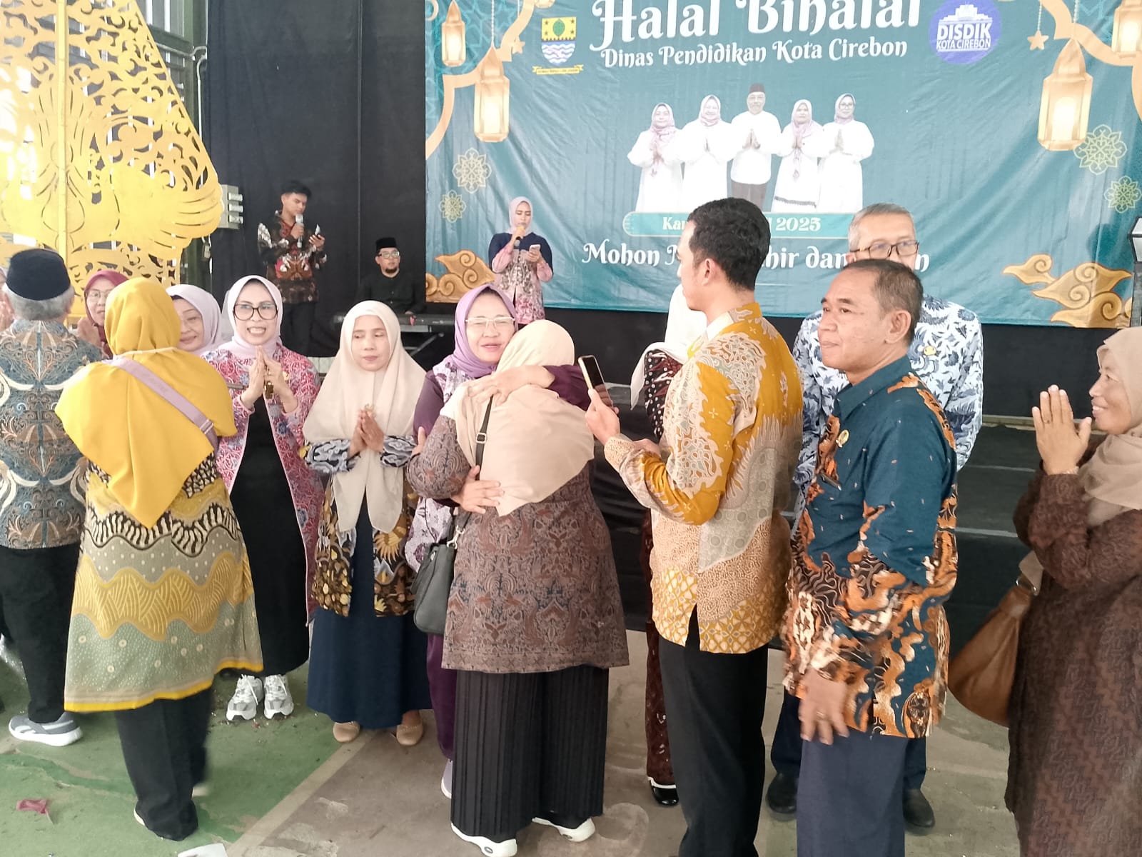 Kompak Abis! Guru se-kota Cirebon 'Ngariung' di Halal Bihalal Disdik
