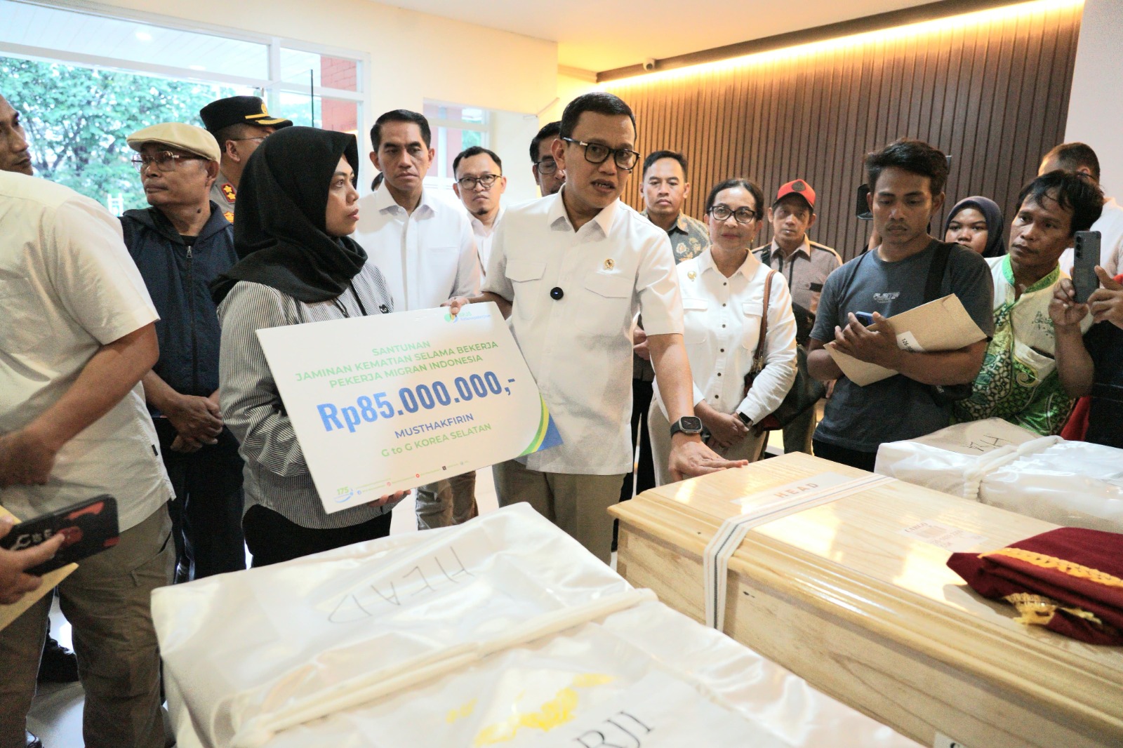 Hadir bagi Pekerja Migran Indonesia: BPJS Ketenagakerjaan Serahkan Santunan Kematian kepada Keluarga PMI Musthakfirin