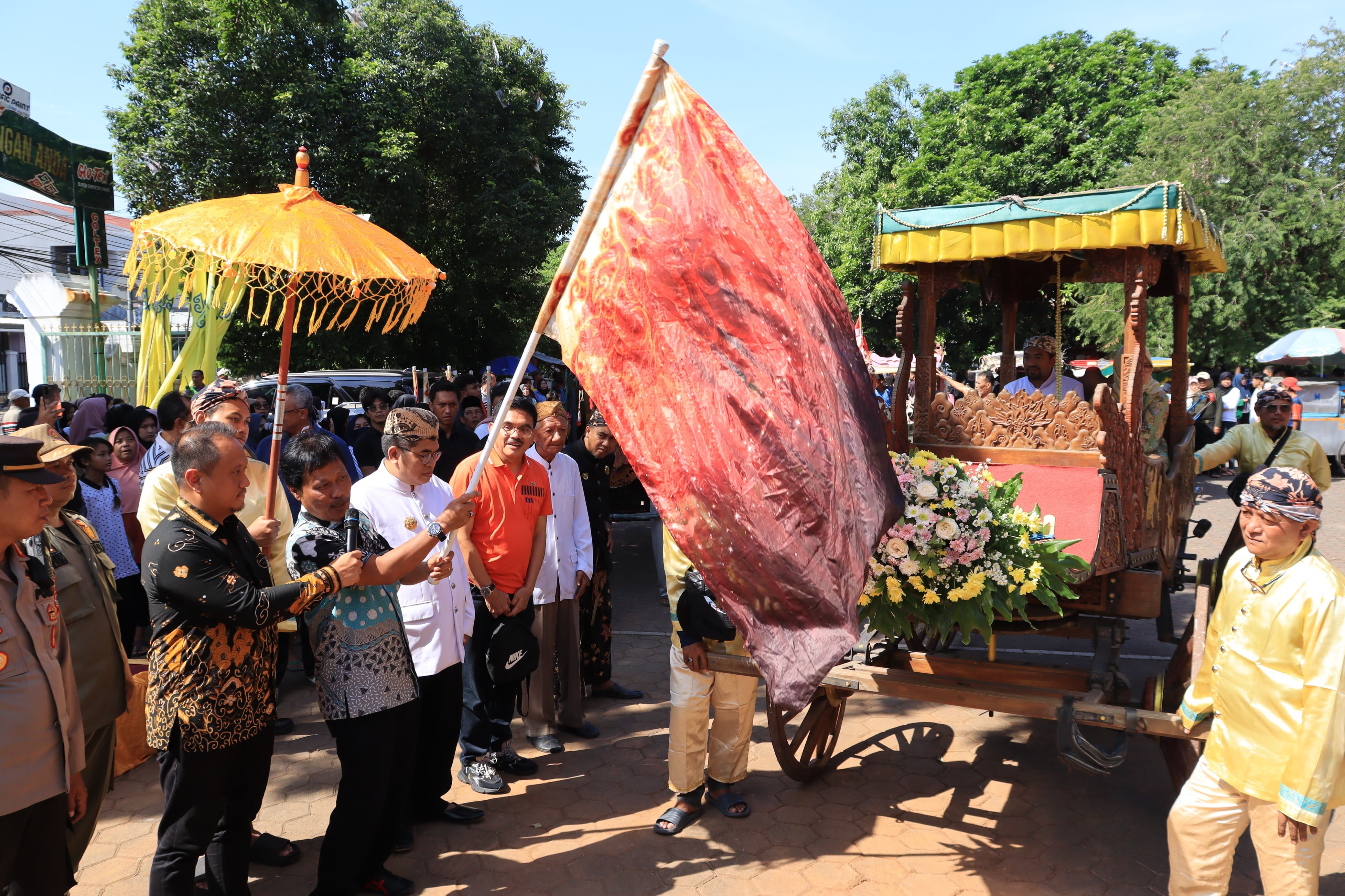 Dukung Pelestarian Budaya, Wali Kota Lepas Kirab Haul Pangeran Pulasaren