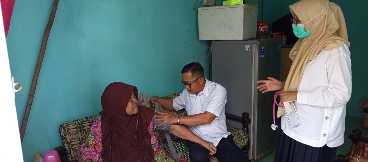 Tim Dok-Maru Puskesmas Sindang, Sigap Berikan Layanan Kesehatan Kepada Warga Desa Terusan