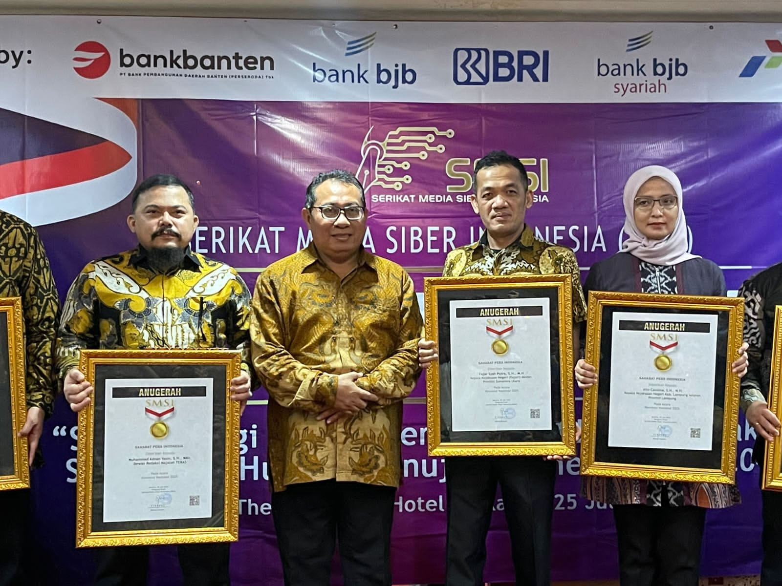 SMSI Sematkan Anugerah Pin Emas Kepada Jaksa Agung RI ST Burhanuddin