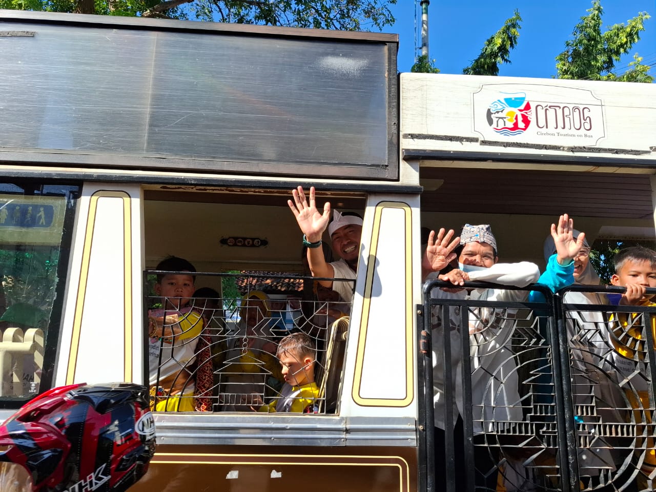 Aktif dalam Kegiatan Kebudayaan, RA Aminah dan MI Darul Hikmah Ikuti Festival Kepatihan 2025