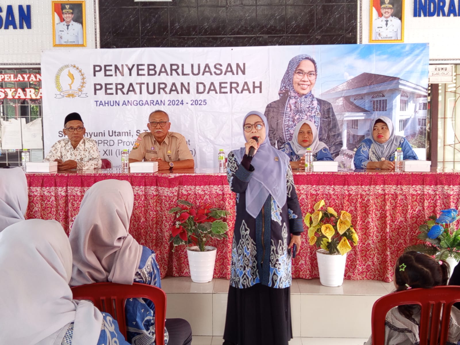 Penyebaran Produk Hukum, Anggota DPRD Jawa Barat, Sri Wahyuni, S.T  Sosialisasikan Perda No 2 Tahun 2016 ke Warga Desa Terusan