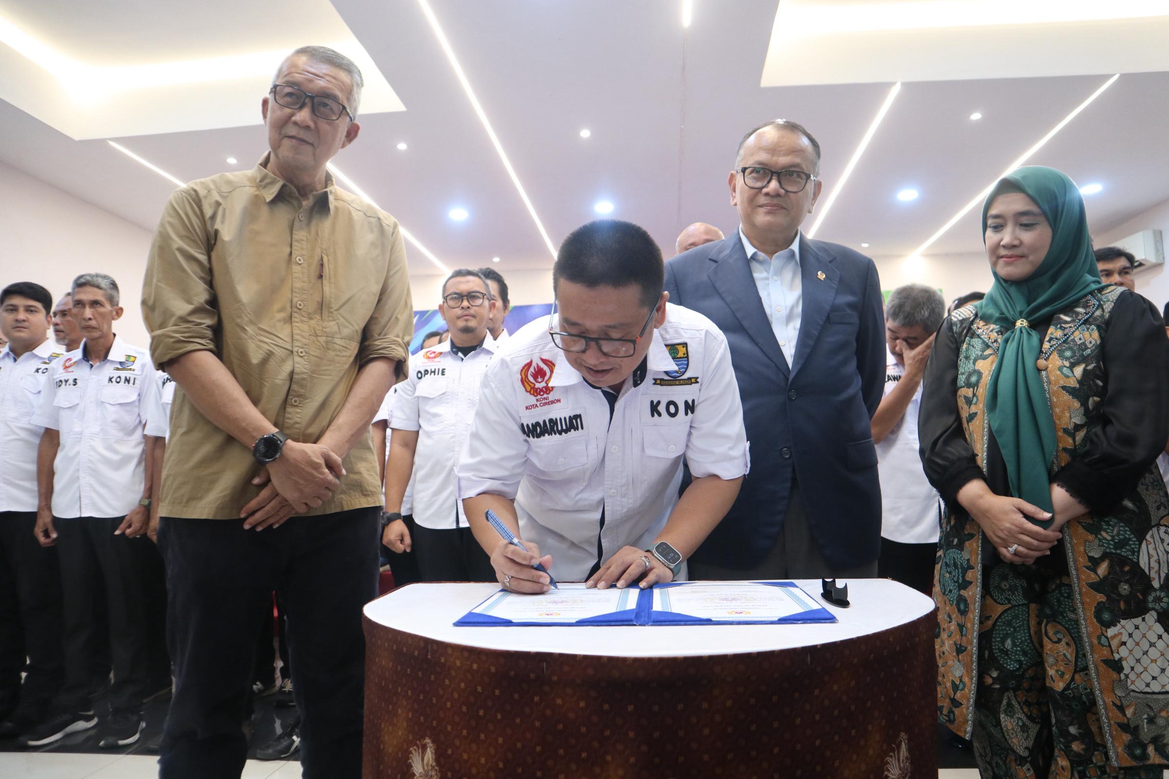 Pelantikan Pengurus KONI Kota Cirebon 2025-2029, Wakil Wali Kota: Pembinaan Olahraga Harus Terstruktur dan Inklusif