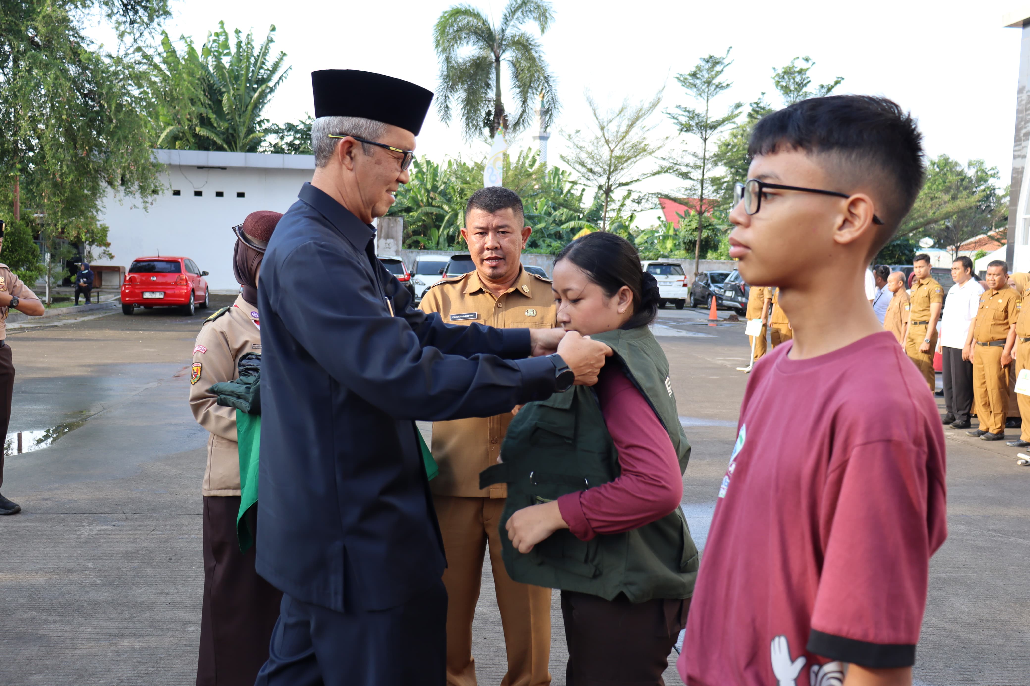 Pembentukan Karakter Generasi Muda, Sekda Lepas Kontingen Pramuka untuk Jambore Daerah Jabar 2025