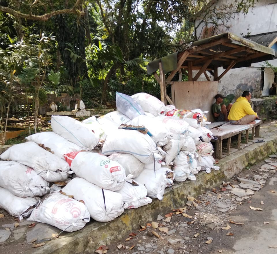 Wisatawan Keluhkan Banyak Sampah Menumpuk di Terminal Ciboleger
