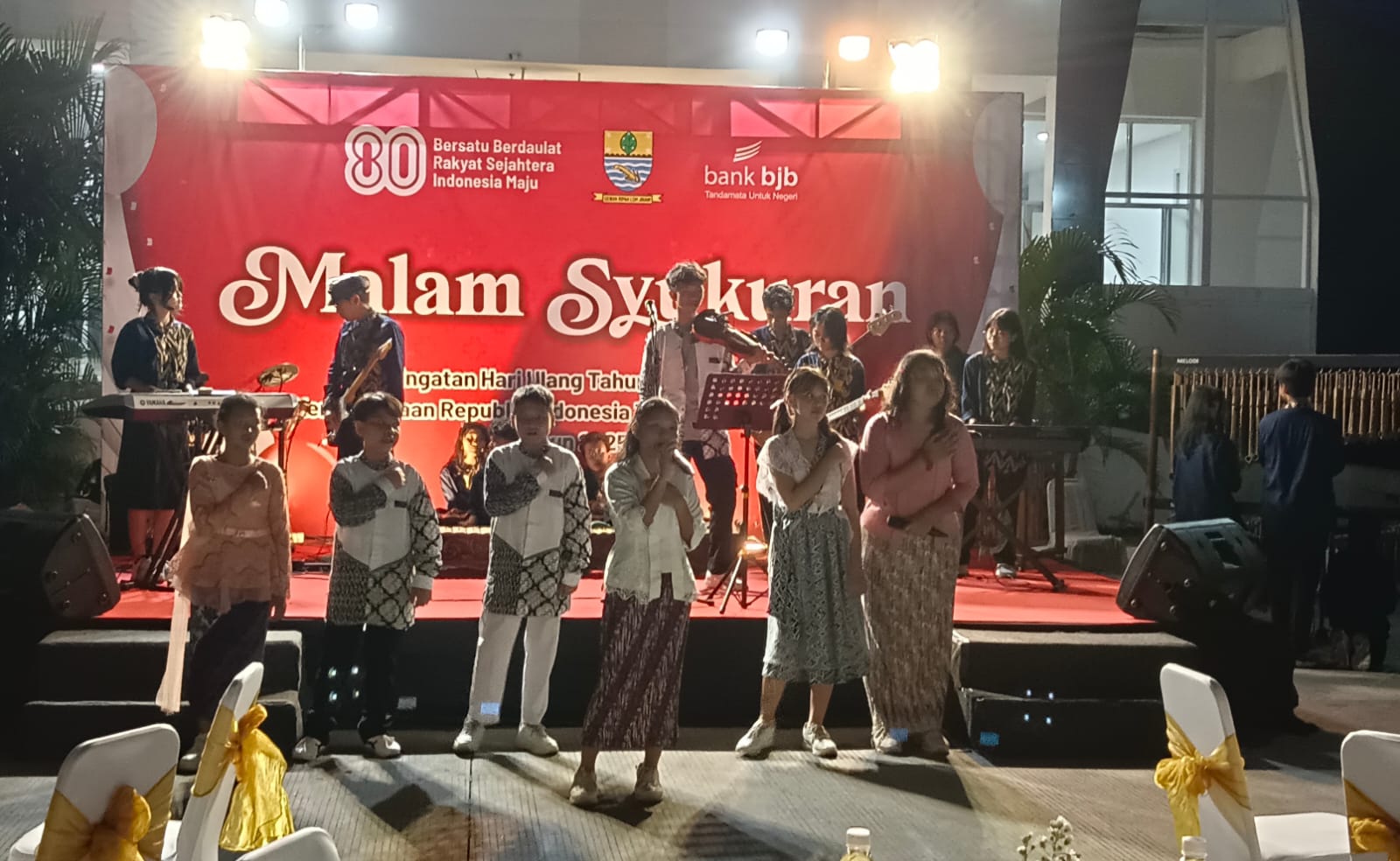 SMPN 7 Kota Cirebon Tampilkan Kreasi Musik di Malam Syukuran HUT RI ke-80