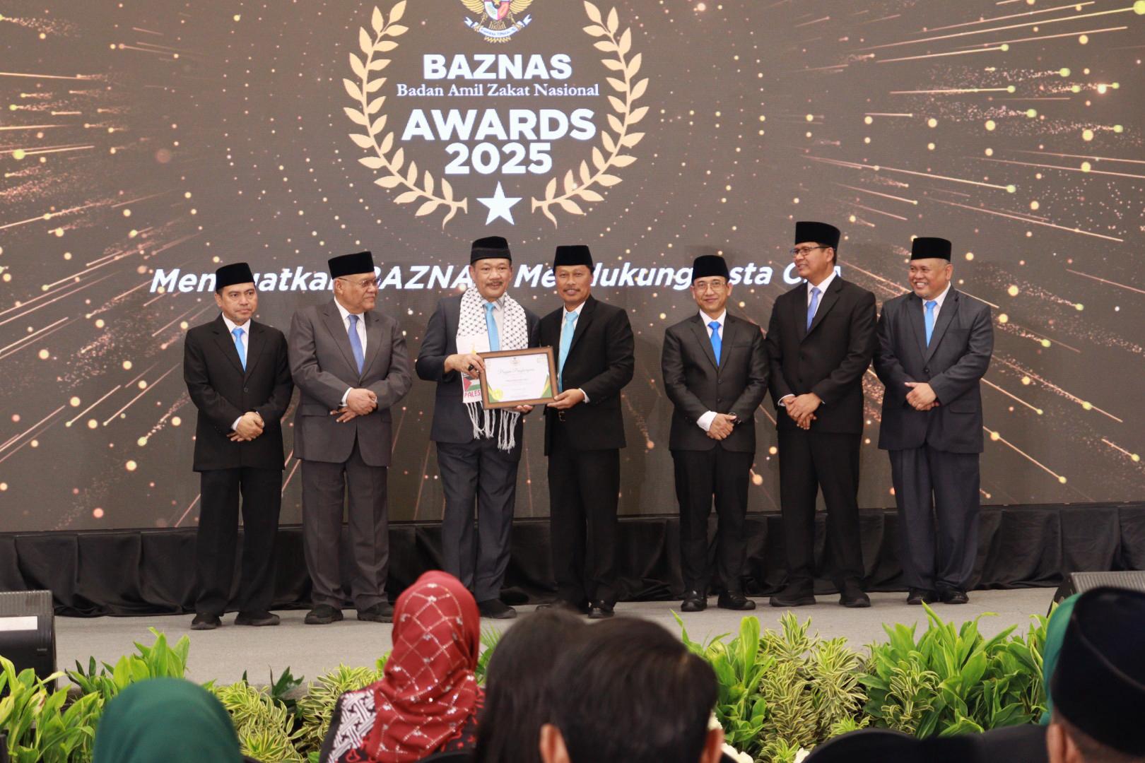 Berperan Aktif dan Berdedikasi, Wali Kota Cirebon Raih Penghargaan BAZNAS Awards 2025 atas Komitmen Mendukung Gerakan Zakat Indonesia