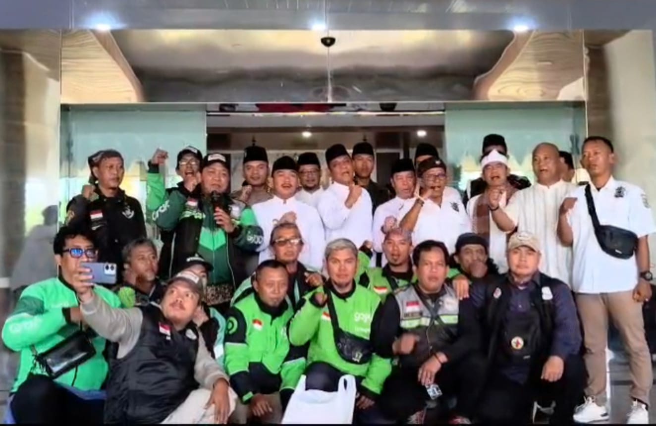 Forkopimda, Aliansi Ormas Bekasi, SMSI dan Speed Bagikan 1000 Makanan Siap Saji untuk Ojol, Ajak Bersama Jaga Keamanan