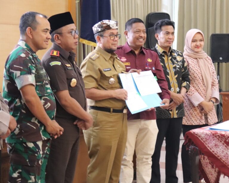 Bupati Imron Tegaskan Kontrak Kinerja 2025 Jadi Momentum Kreativitas Pejabat Daerah