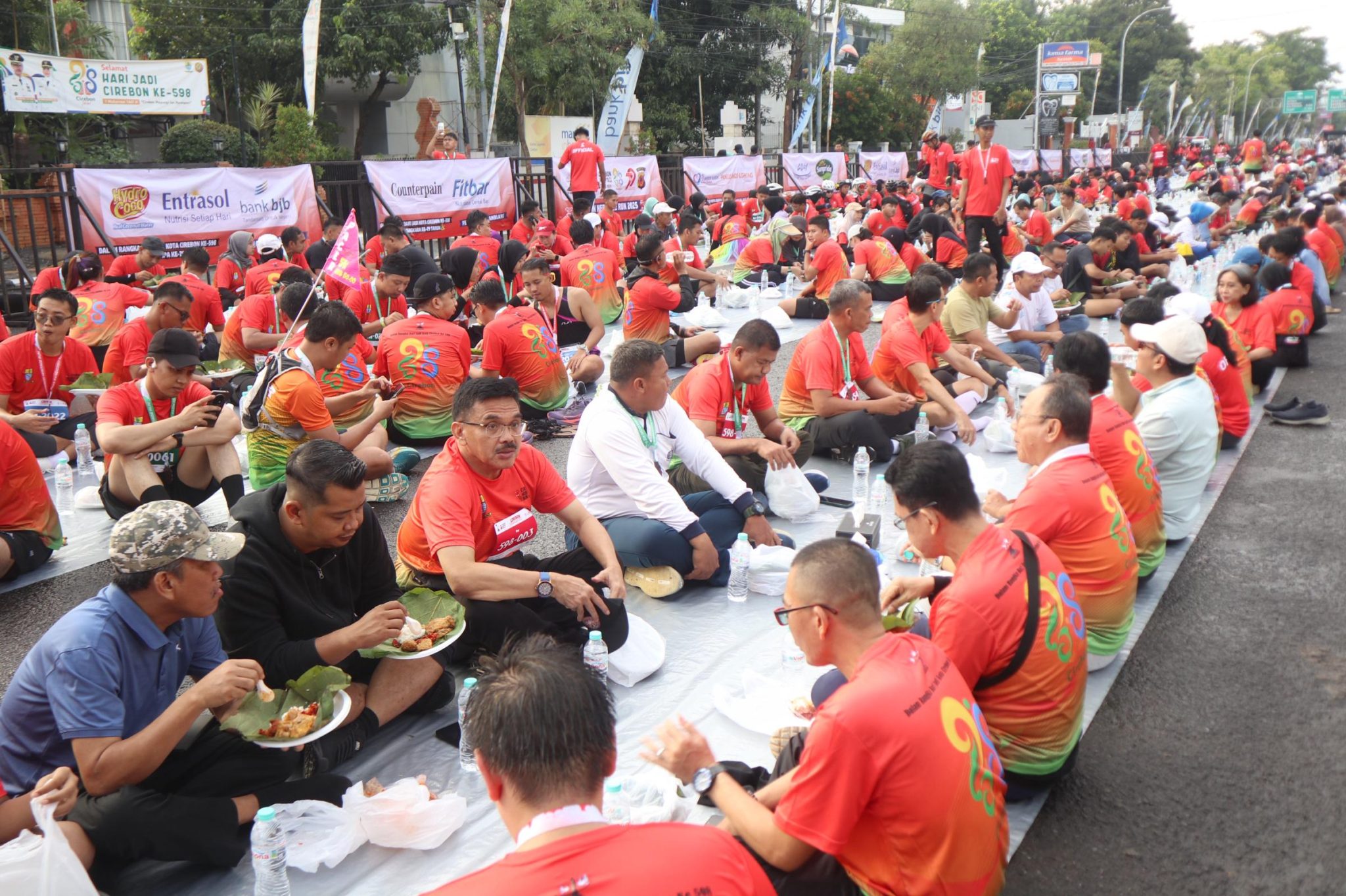 Hadirkan 1.500 Warga Makan Bersama, Heritage Run dan Festival Nasi Jamblang Satukan Warga dalam Kebersamaan