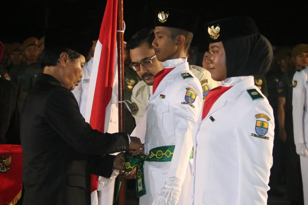 Tekankan Jiwa Nasionalisme dan Teladan bagi Generasi Muda, Wali Kota Cirebon Kukuhkan Anggota Paskibraka 2025