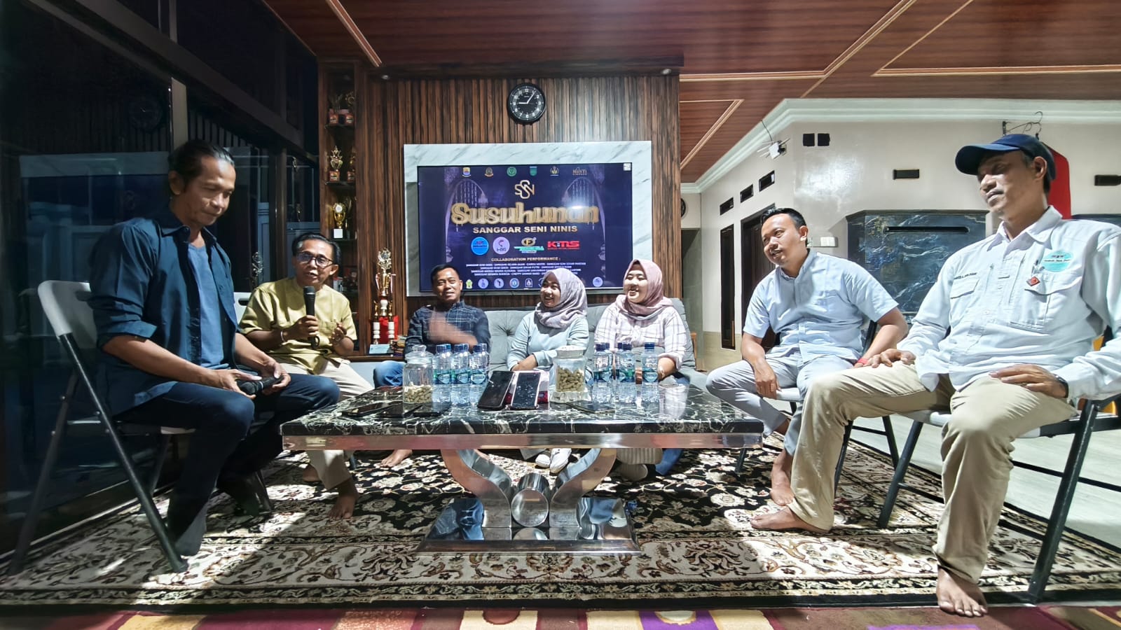 Kolaborasi Seni Tradisi dan Kontemporer, Susuhunan Sanggar Seni Ninis Tampil di Cirebon