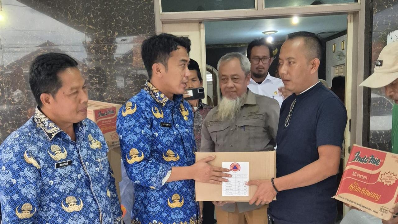 Wabup Jigus Apresiasi Respons Cepat, BPBD Kabupaten Cirebon Salurkan Bantuan Darurat untuk Korban Angin Kencang