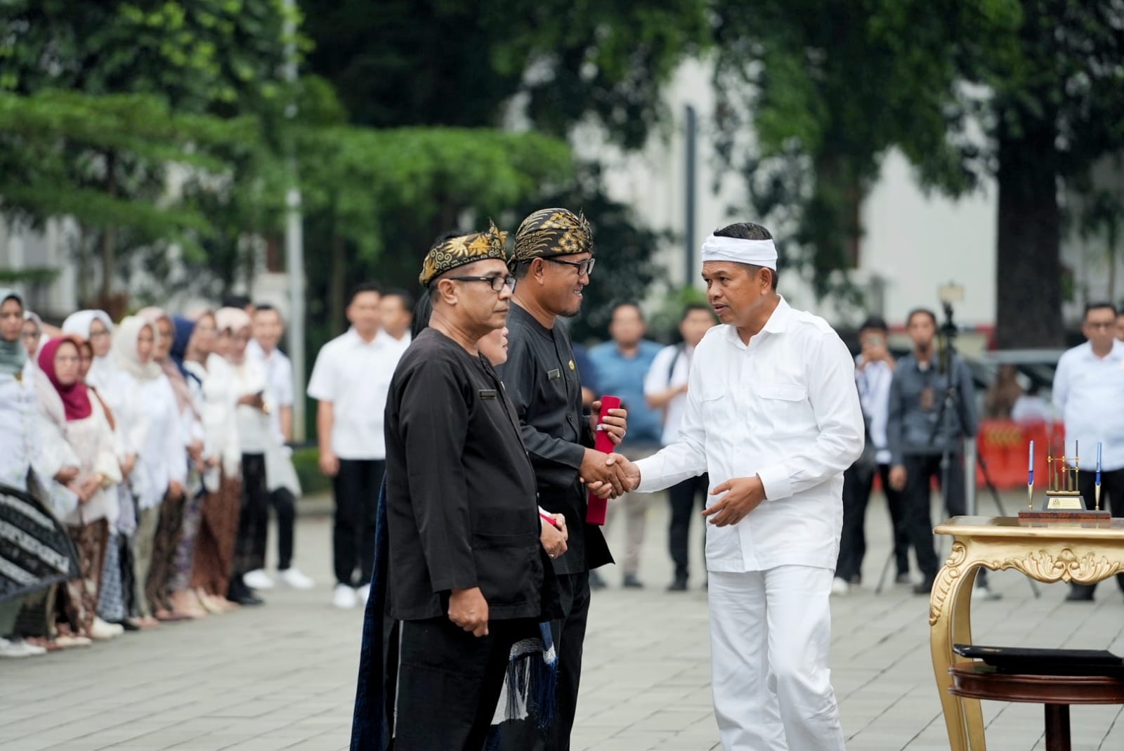 KDM Serahkan SK Pengangkatan dan Mutasi Kepala Sekolah