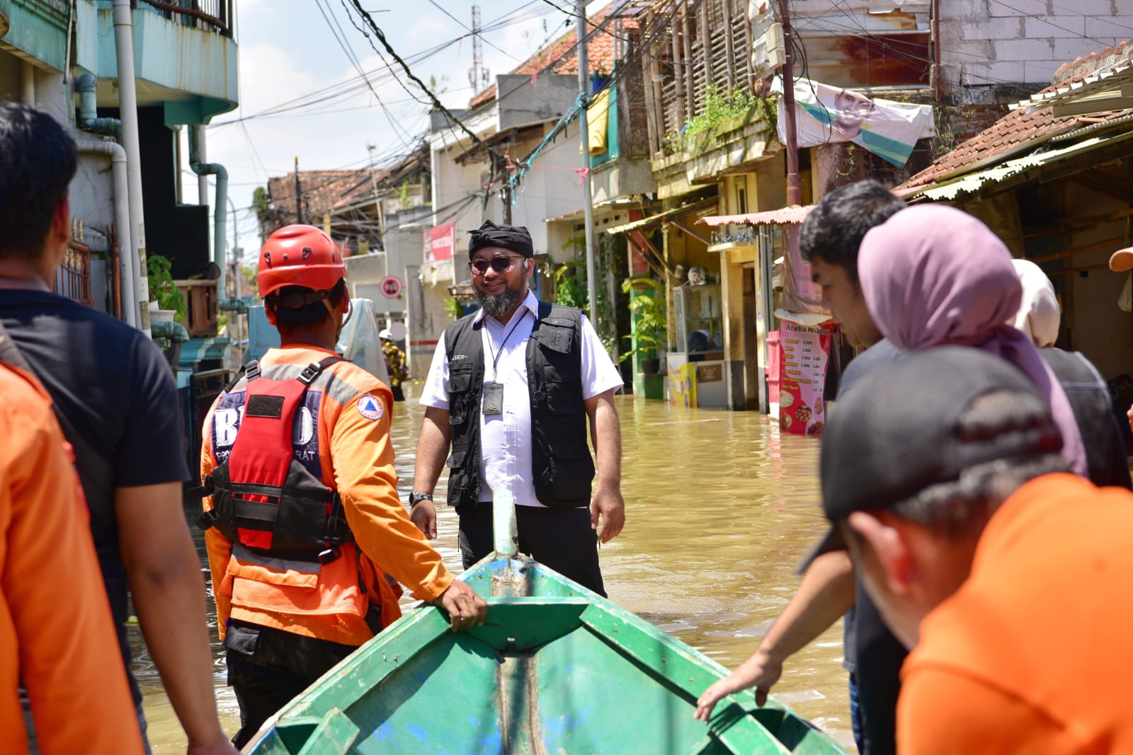Bergerak Cepat, Pemdaprov Jabar  Salurkan Bantuan bagi Warga Terdampak Banjir di Kabupaten Bandung