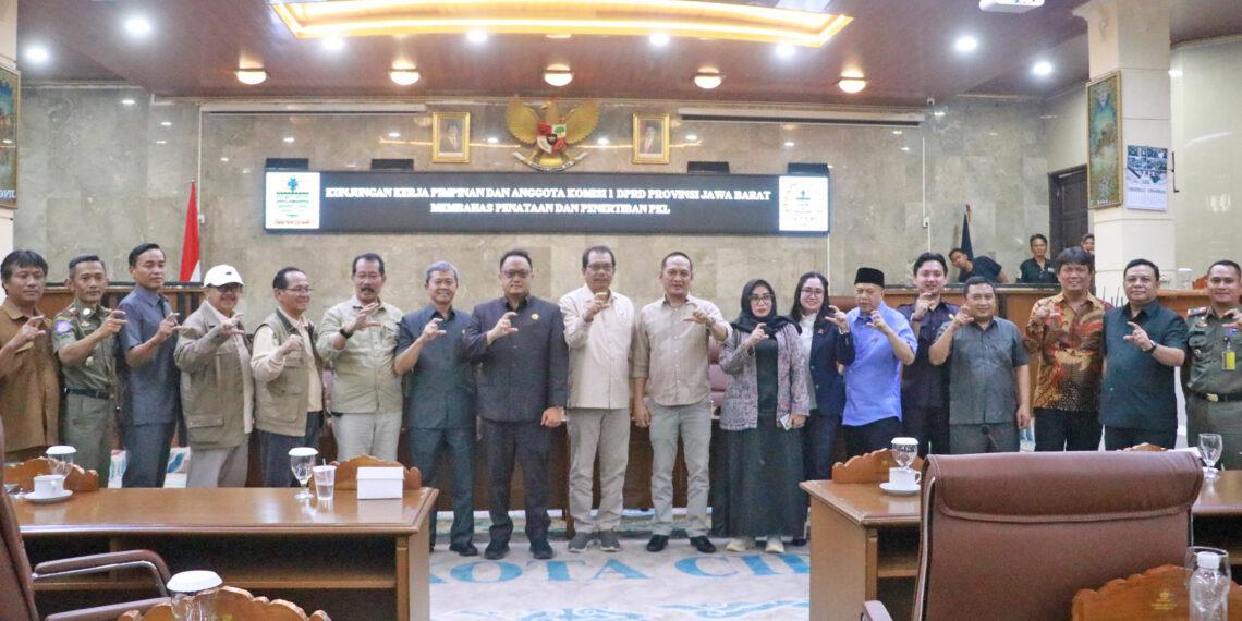 DPRD Kota Cirebon Berharap Kedepankan Pendekatan Humanis, Bahas Penataan PKL di Jalan Provinsi