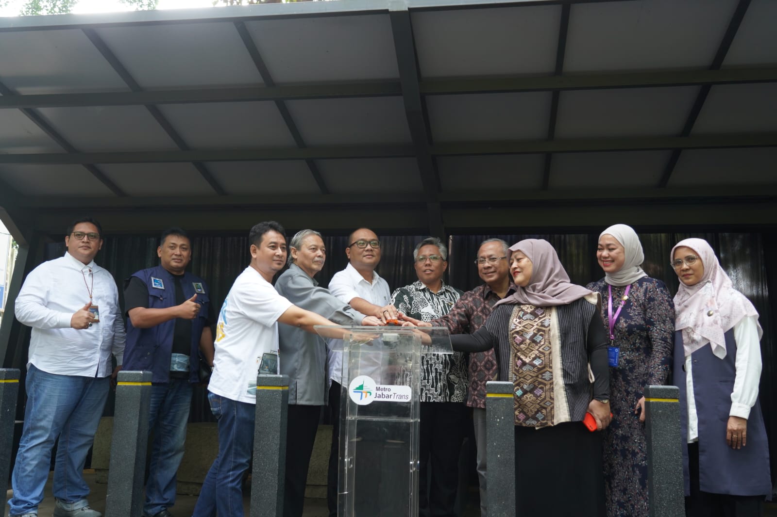 Mahasiswa ITB Cuma Bayar Rp2.000! Halte ITB Resmi Beroperasi, Metro Jabar Trans Jadi Andalan Mobilitas Kampus–Jatinangor