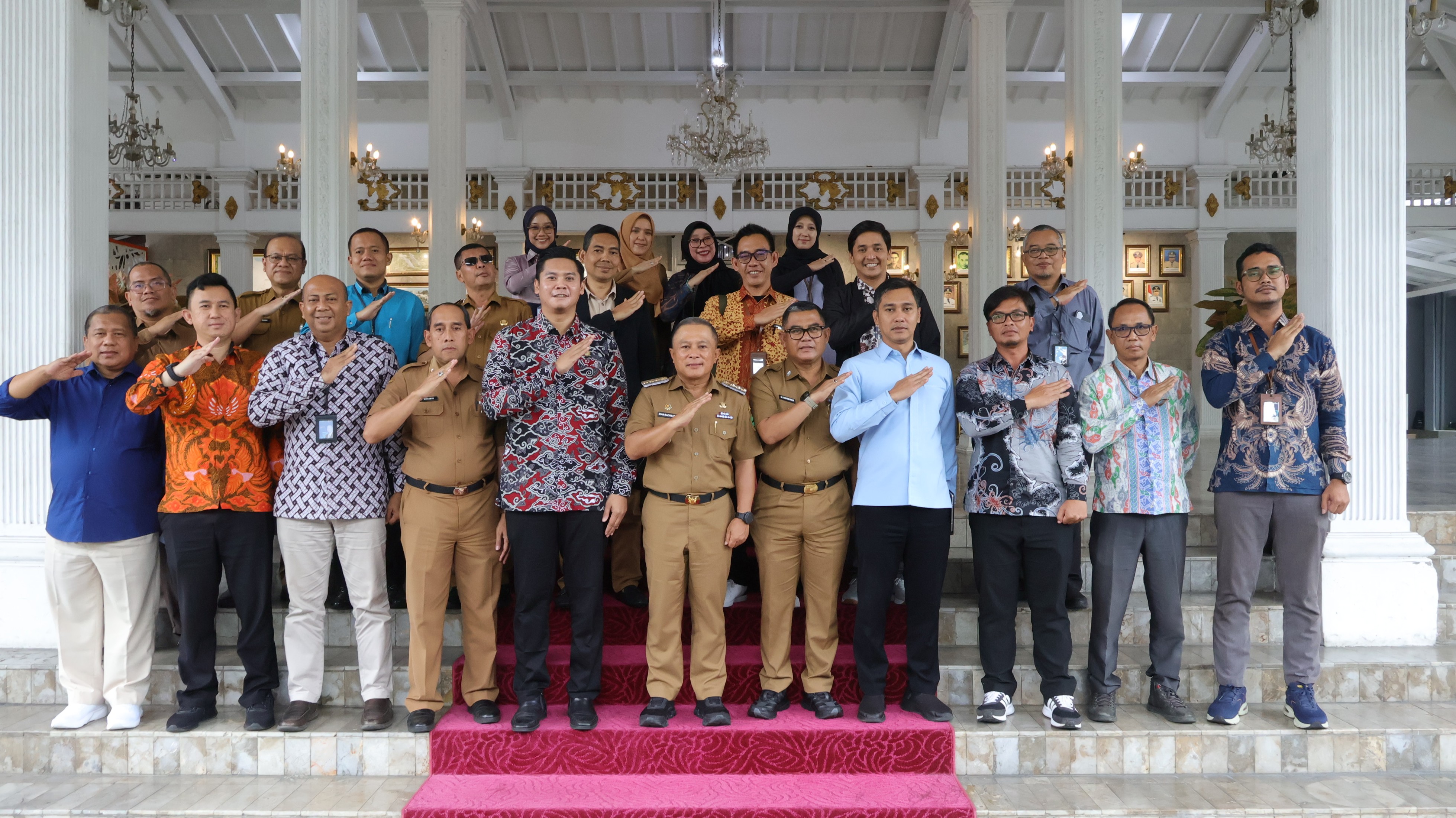 KUR Didorong Jadi Motor Ekonomi Rakyat, OJK Satukan Semangat Pemkab Kuningan dan Seluruh Pelaku Jasa Keuangan