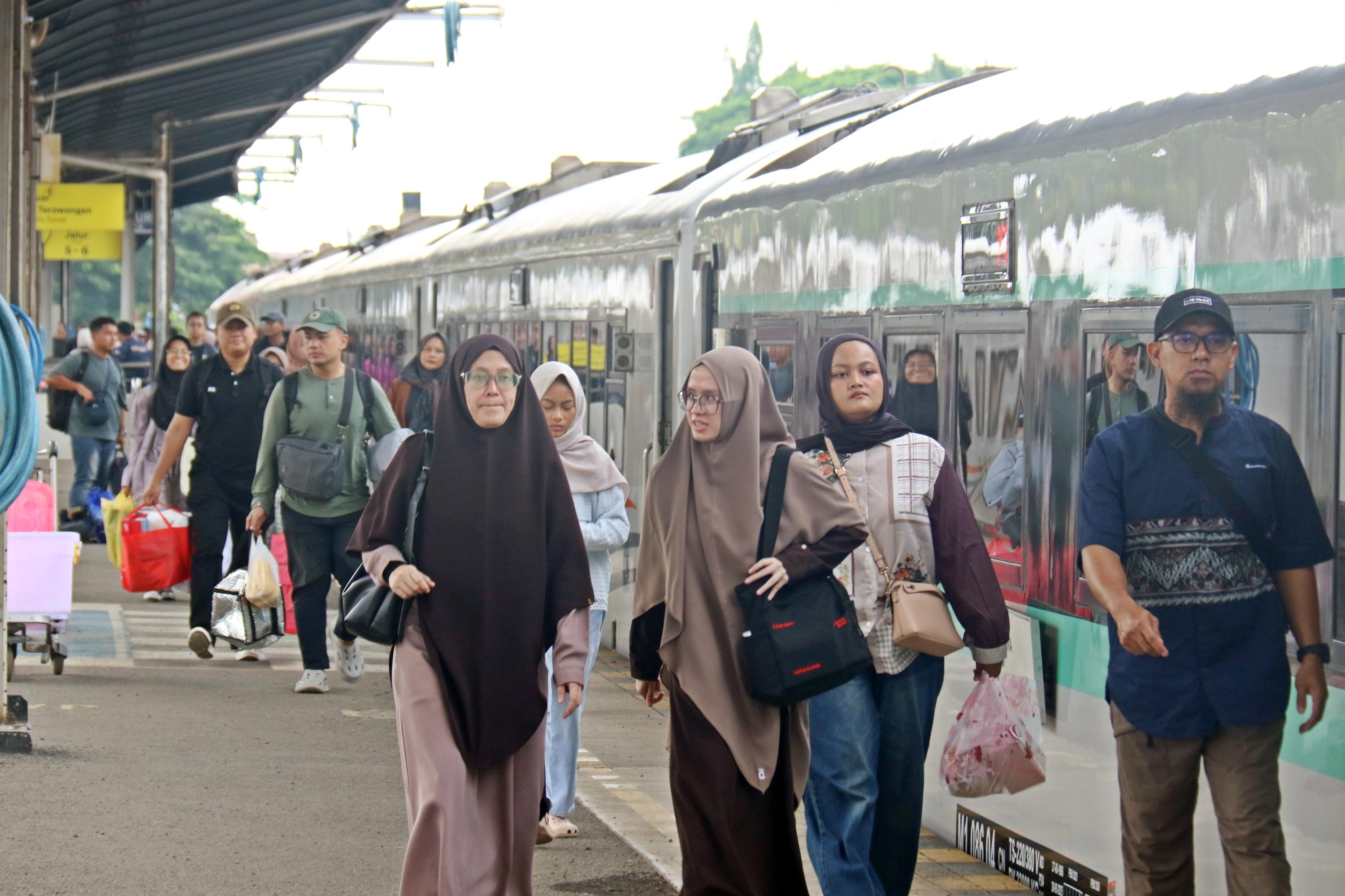 Libur Tahun Baru Imlek, KAI Daop 3 Cirebon Sediakan 29.945 Ribu Tiket