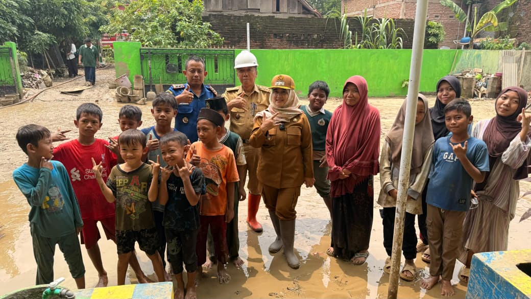 Wawali Turun Langsung: Pastikan KBM Segera Pulih, Pemkot Cirebon Upayakan Solusi Jangka Panjang Atasi Luapan Sungai Kalijaga