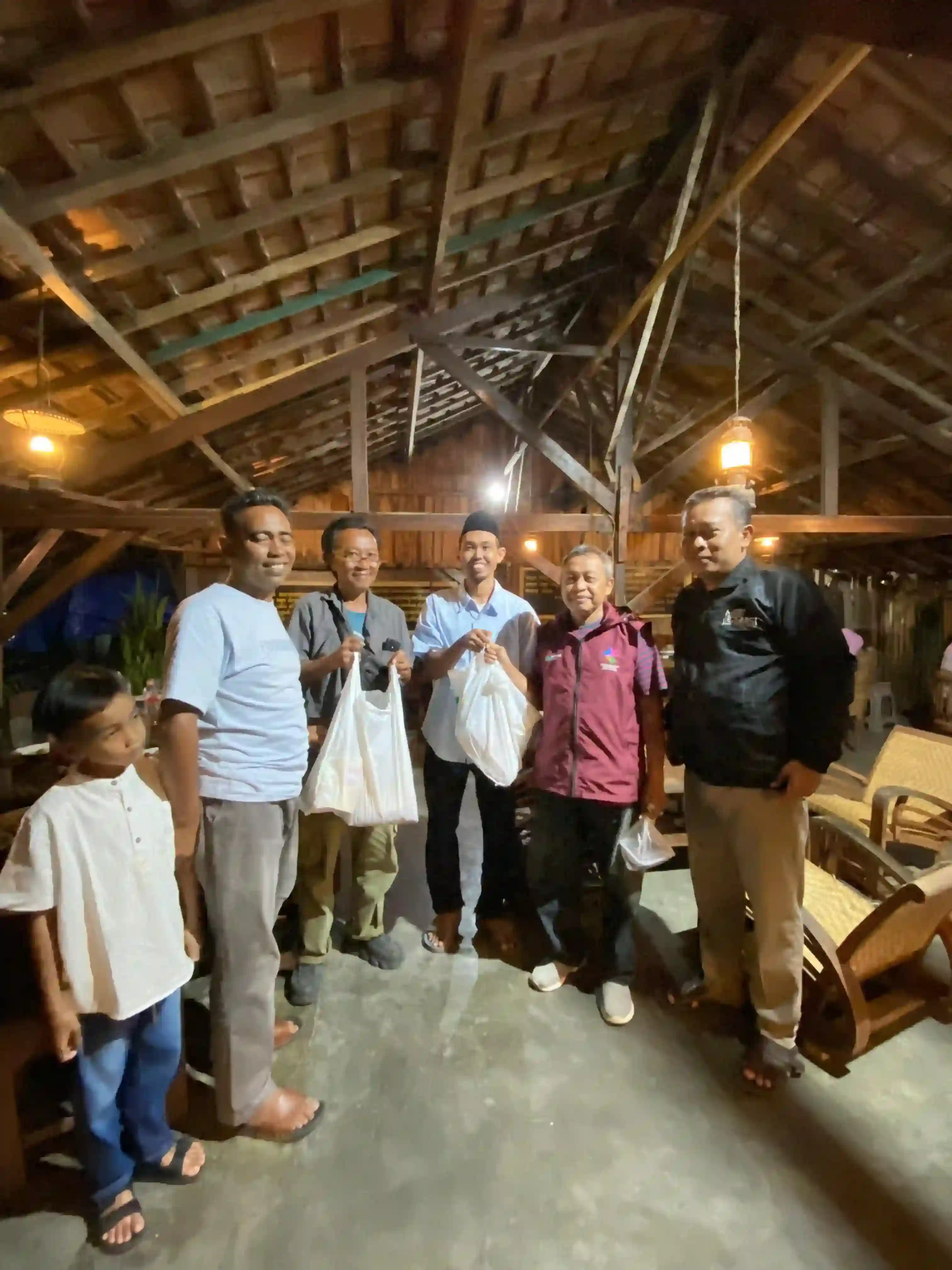 Sambut HUT ke-9, SMSI Kota Cirebon Berbagi Paket Sembako dan Buka Puasa Bersama