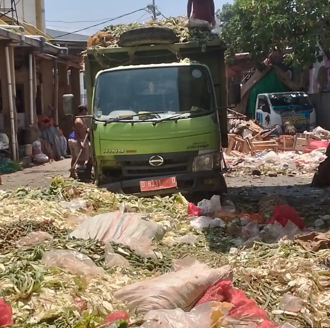 Sidak Sampah di Pasar Jagasatru, Kawali Minta Pemkot Kelola dengan Baik