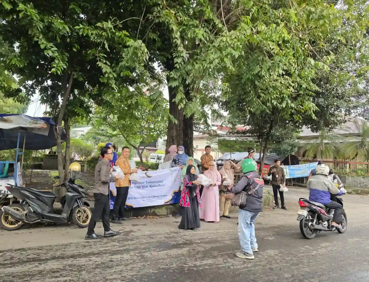 Employee Volunteering di Bulan Ramadan, BPJS Ketenagakerjaan Cirebon Berbagi Iftar