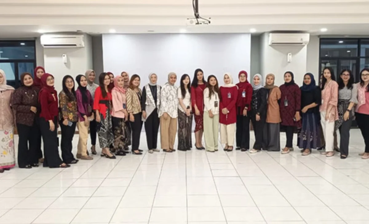 Semarak Hari Kartini, Pekerja BRI Branch Office Kramat Berlomba Tampilkan Pakaian Nasional Terbaik